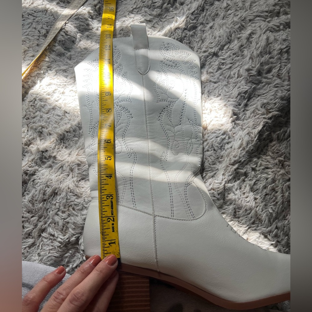 White Western Cowboy Boots - Picture 7 of 7
